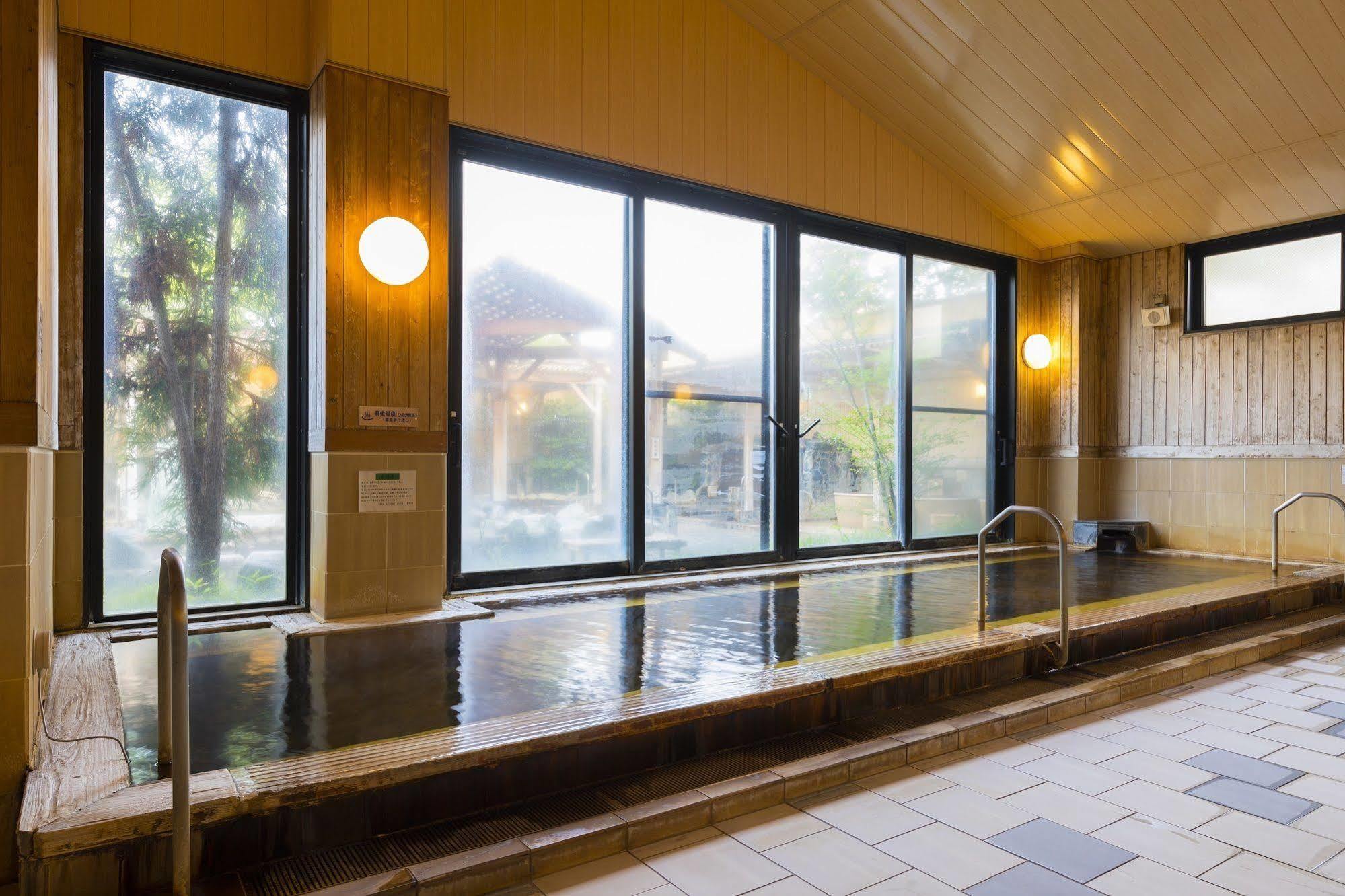 Route Inn Grantia Hanyu Spa Resort Buitenkant foto